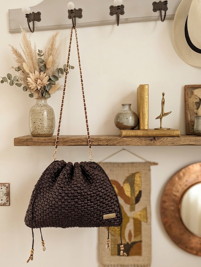 ##Borsa Le Vittoria – Pochette Morbida Intrecciata Cioccolato & Oro##